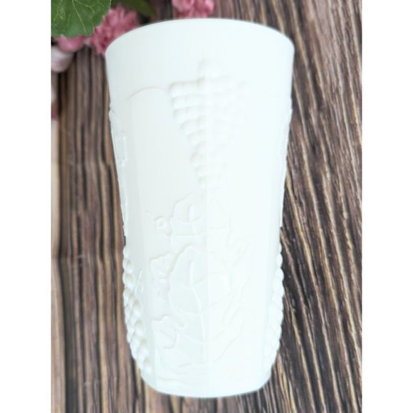 Vintage 1960s White Milk Glass Tumbler Cooler Harvest Grape Flower Small Vase - Picture 6 of 8